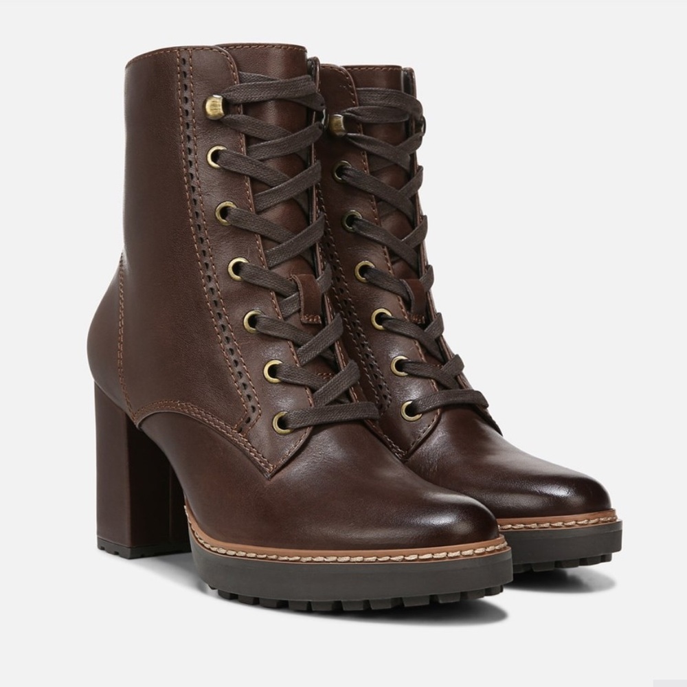 New Naturalizer Callie Lace Up Brown Lug Sole Ankle Booties 7